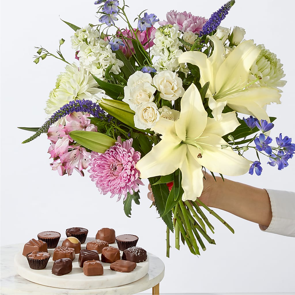 Winter Celebration Bouquet – Janette Florists Inc, Windsor ON