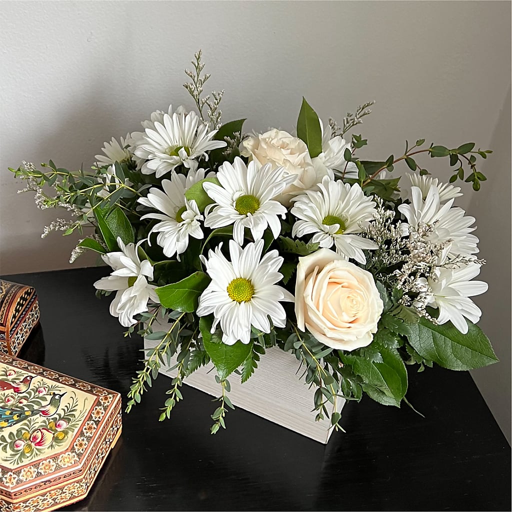 Fresh Linen Box Bouquet – Janette Florists Inc, Windsor ON