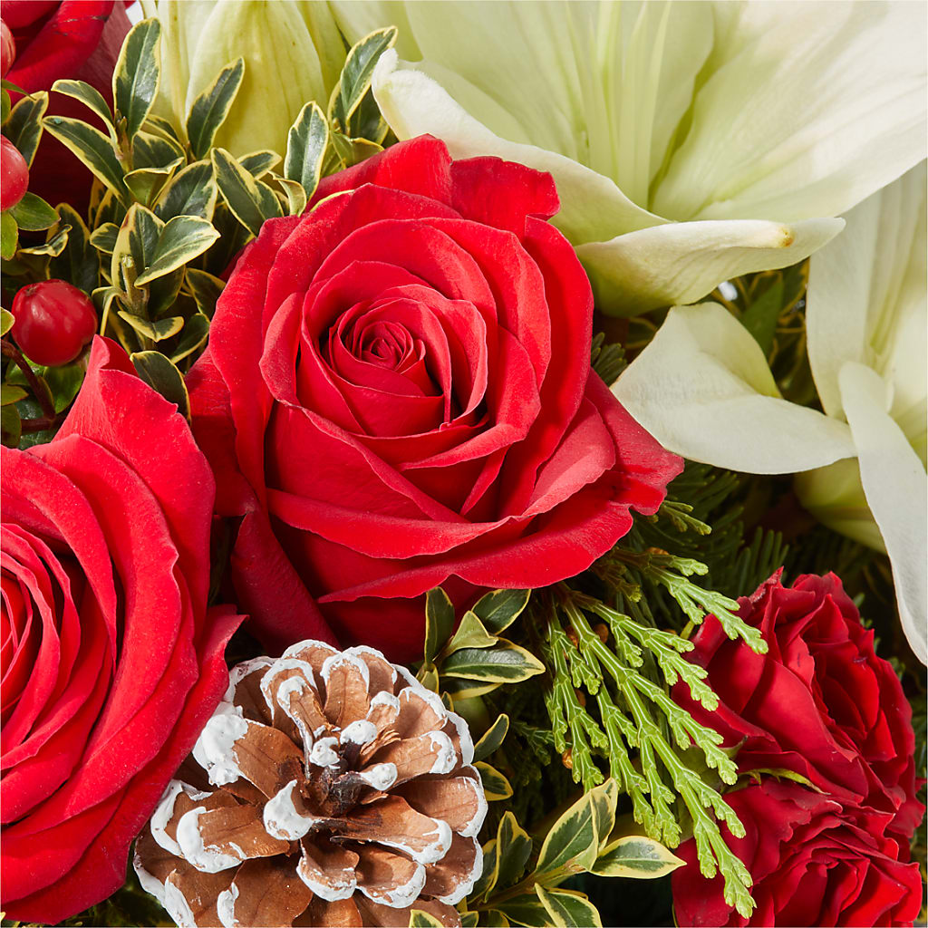 Snowy Wonderland Bouquet –  Janette Florists Inc, Windsor ON