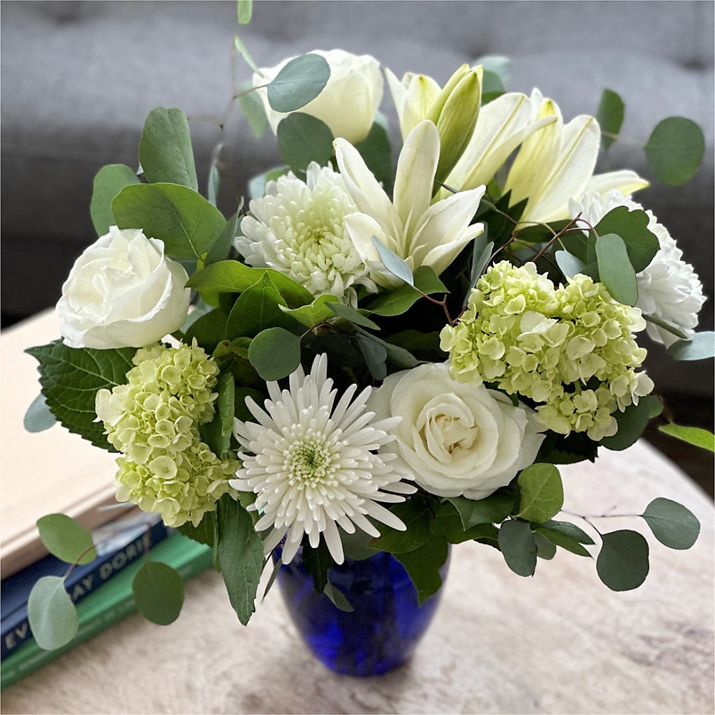 Snowy Dreams Bouquet –  Janette Florists Inc, Windsor ON