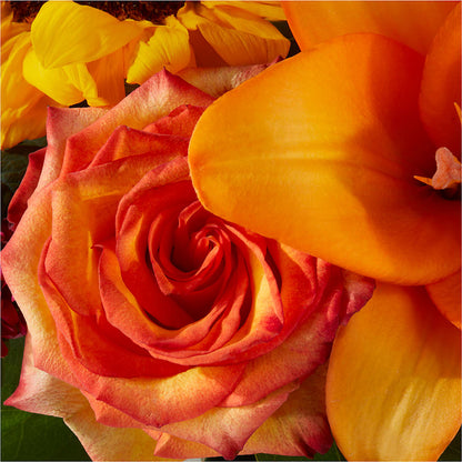 Grateful Centerpiece –  Janette Florists Inc, Windsor ON