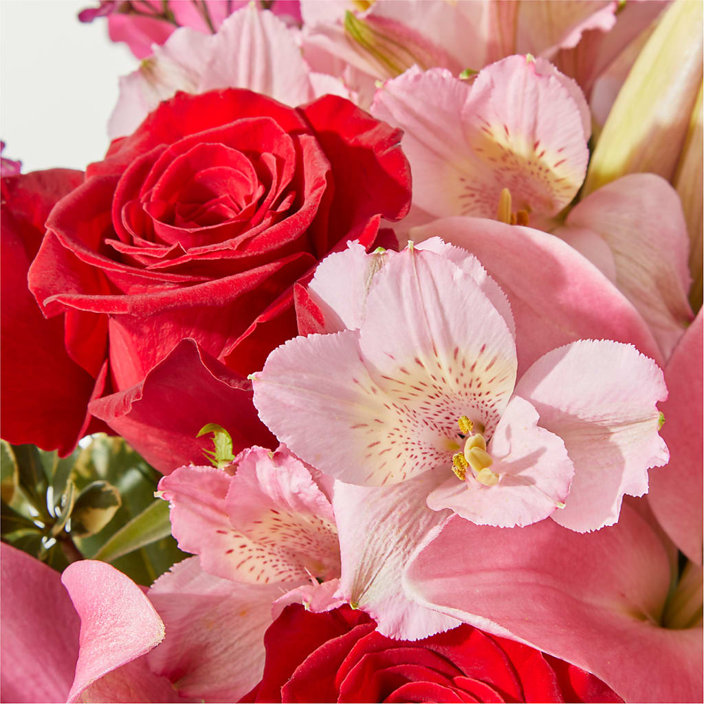 Lucky in Love Bouquet –  Janette Florists Inc, Windsor ON