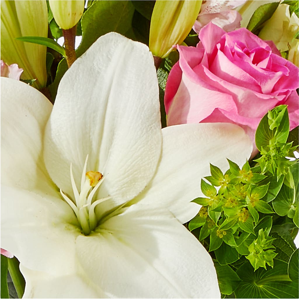 Fondly Bouquet –  Janette Florists Inc, Windsor ON